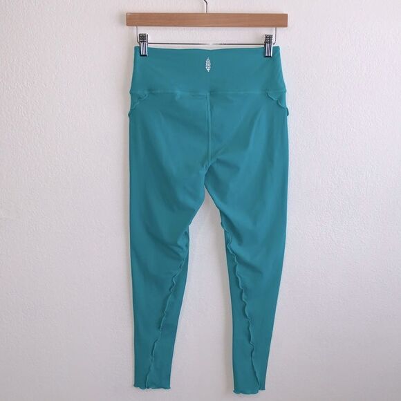 Free People FP Movement Hearts Aflutter Wavy Waters Ruffle Active Leggings Sz M - Picture 8 of 13